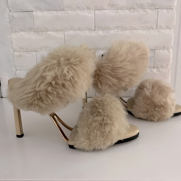 New. BOTTEGA VENETA The Poodle Curve shearling sandals 90mm in Beige EU 36 US 6 - Picture 6 of 10